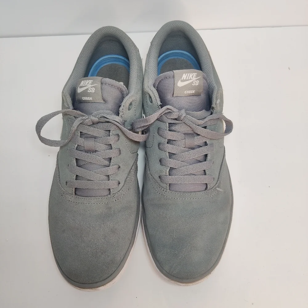 Nike SB Charge Sneakers Mens Size 11 Gray Suede Leather Shoes Lace Up